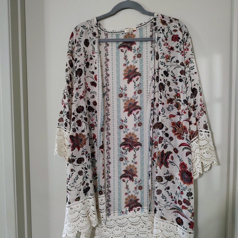Floral Kimono with Lace Trim